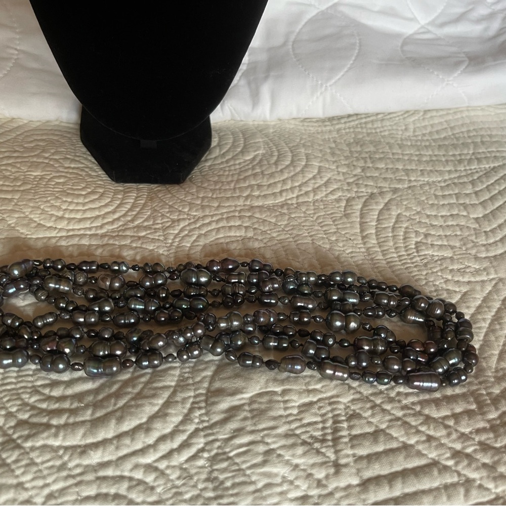 Elegant Black and Gray Beaded Necklace with Woven Design